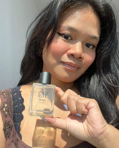 allure editor jesa calaor holding gap grass in hand